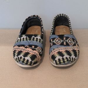 Tom's tribal flats